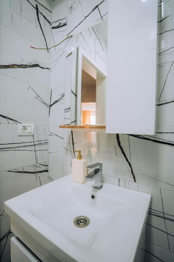 Darki Apartments 4 - Very Central 100 Square Meters,Two Bedrooms,Free Parking โอครีด ภายนอก รูปภาพ